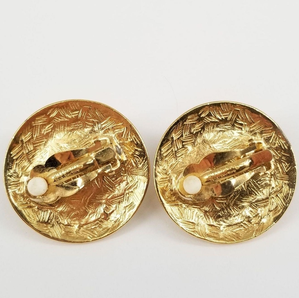 GIVENCHY vintage Greek Key Logo Gold & Pearl Earrings - Picture 4 of 6